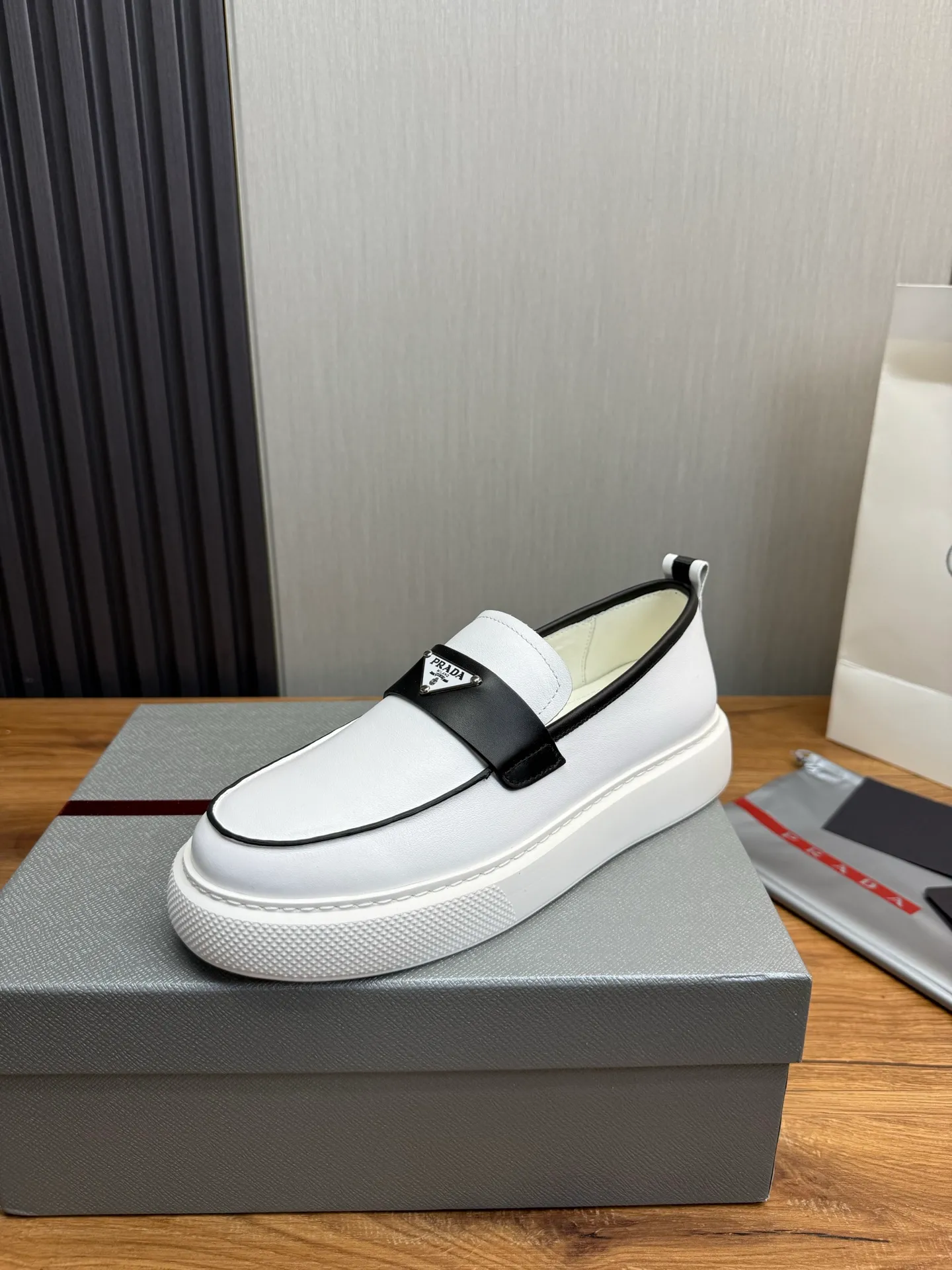 Factory price 580💰 [PRADA] Men's shoes are popular in the counter, official website is synchronized, 1 high-quality shipment ✔️Original cowhide + cowhide lining, 1🆚1 replica, original sole, 38-45 (45 customized, non-refundable)
